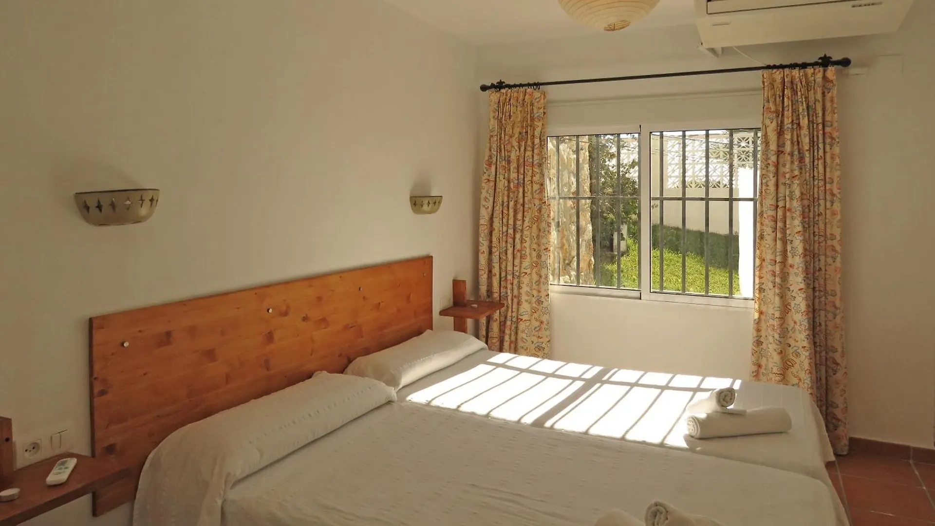 Apartamentos Playa Torrecilla Nerja 0*,  Spain