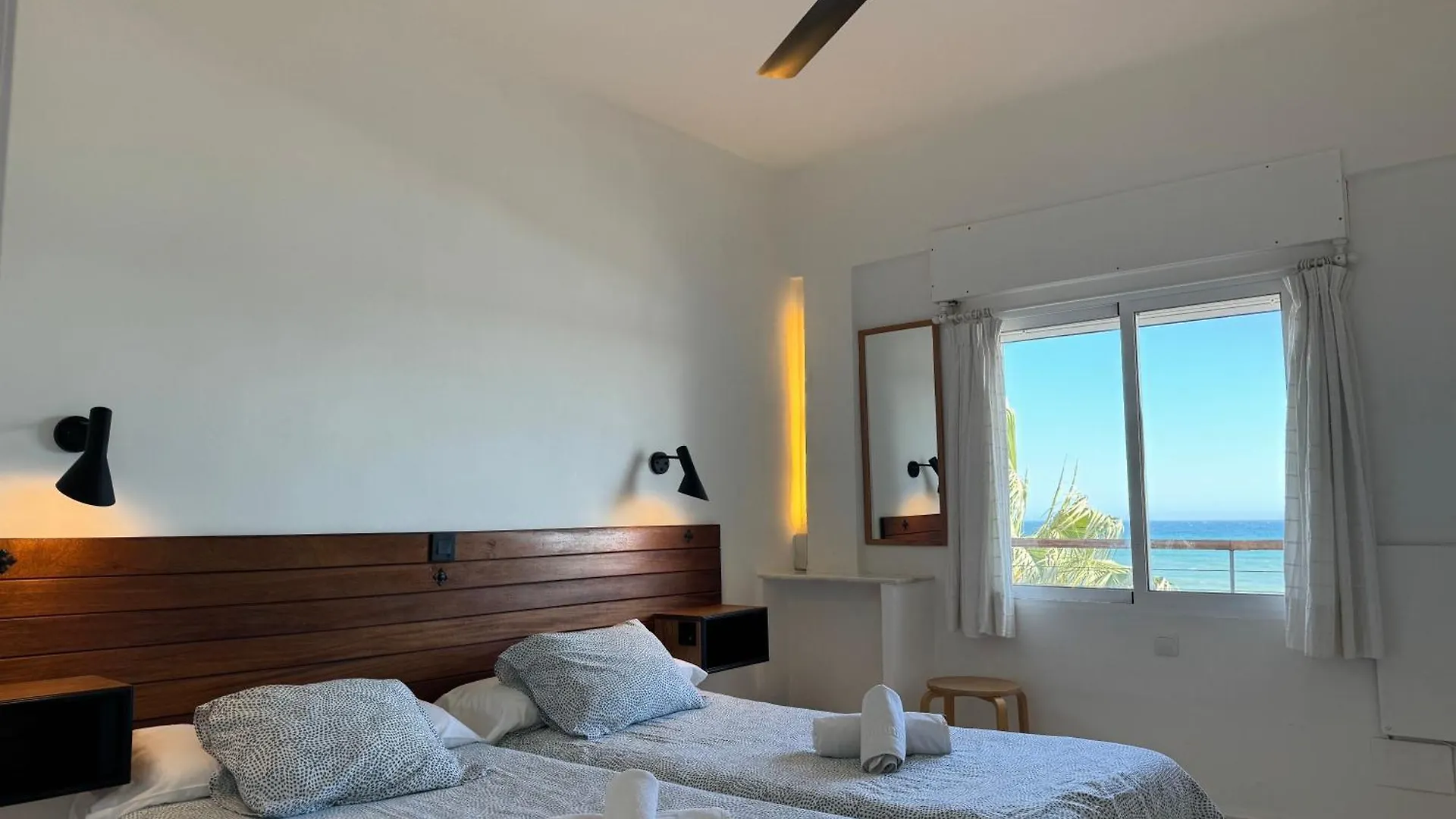 Apartamentos Playa Torrecilla Nerja Spagna